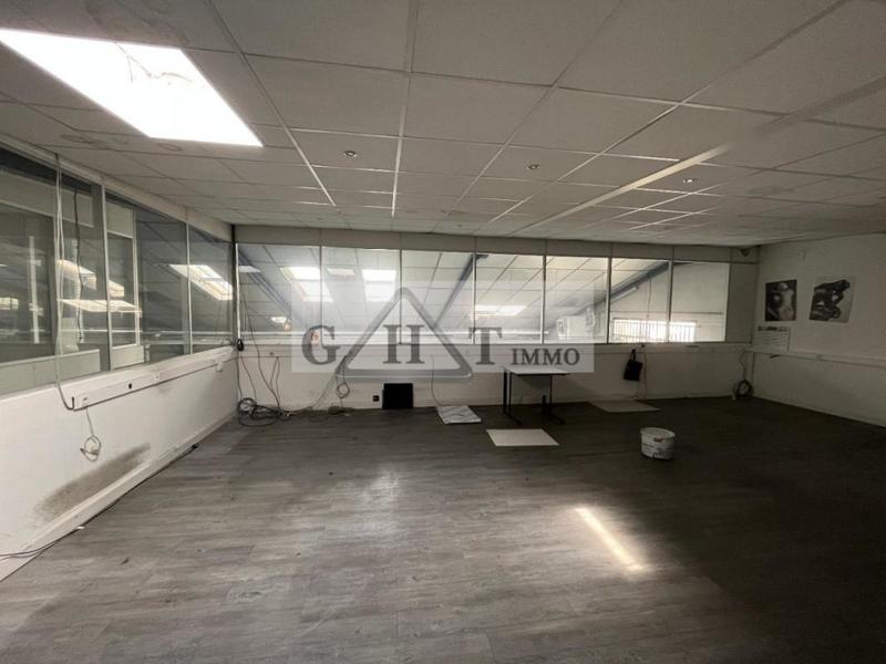 Entrepôt - 671 m²