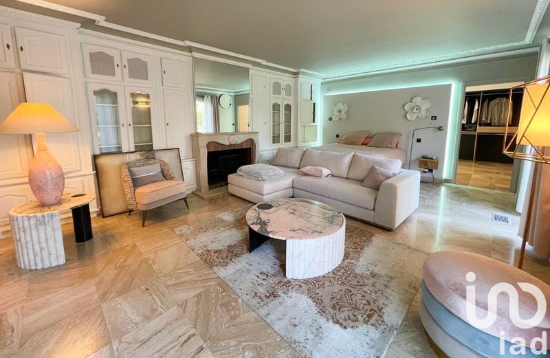 Maison - 590 m² - 11 pièces