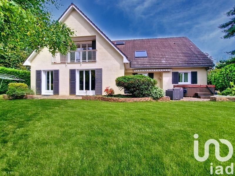 Maison - 235 m² - 8 pièces