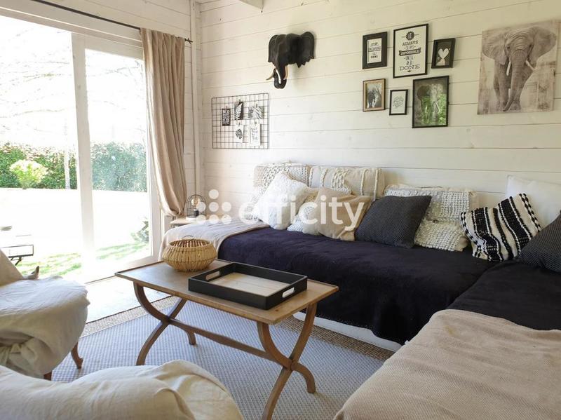 Maison - 250 m² - 8 pièces