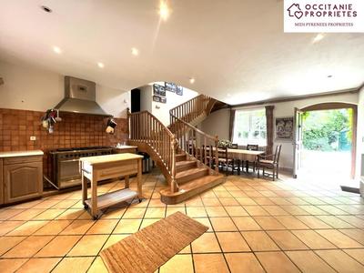 Propriété - 290 m² - 9 pièces