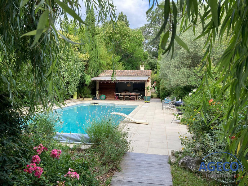 Villa - 348 m² - 6 pièces