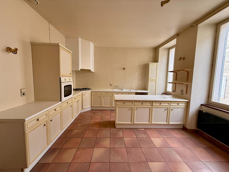 Maison - 228 m² - 9 pièces