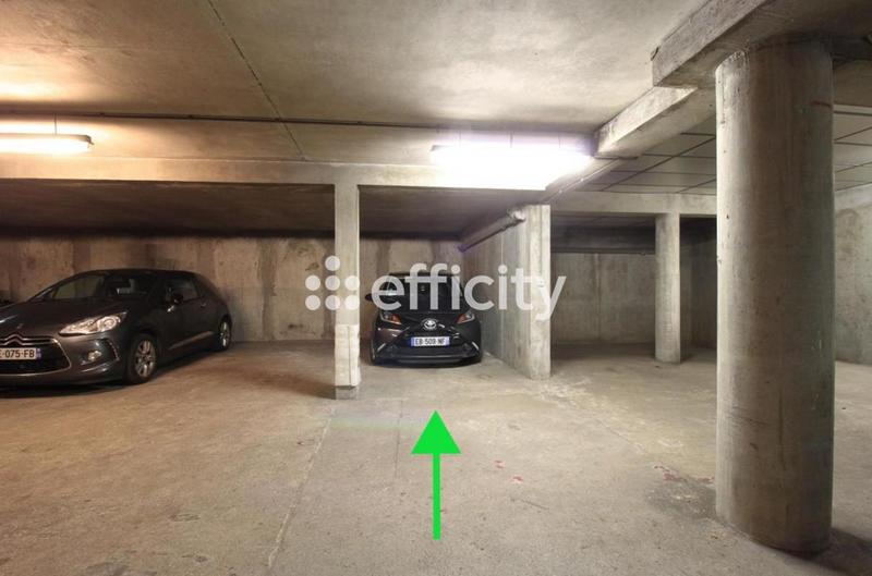 Parking / Garage - 10 m²