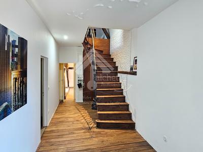 Maison - 230 m² - 9 pièces