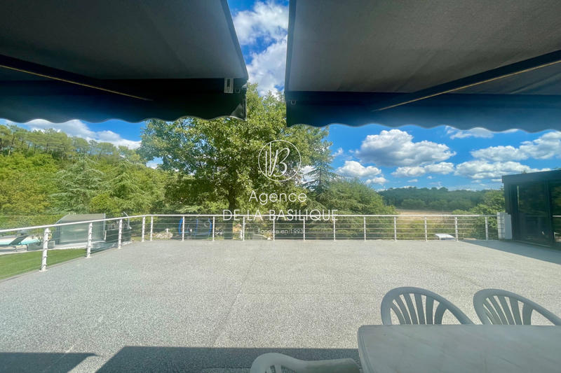 Maison - 296 m² - 4 pièces