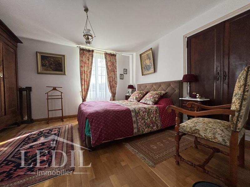 Propriété - 230 m² - 6 pièces