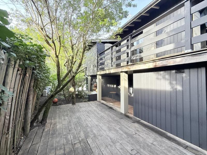 Villa - 242 m² - 12 pièces