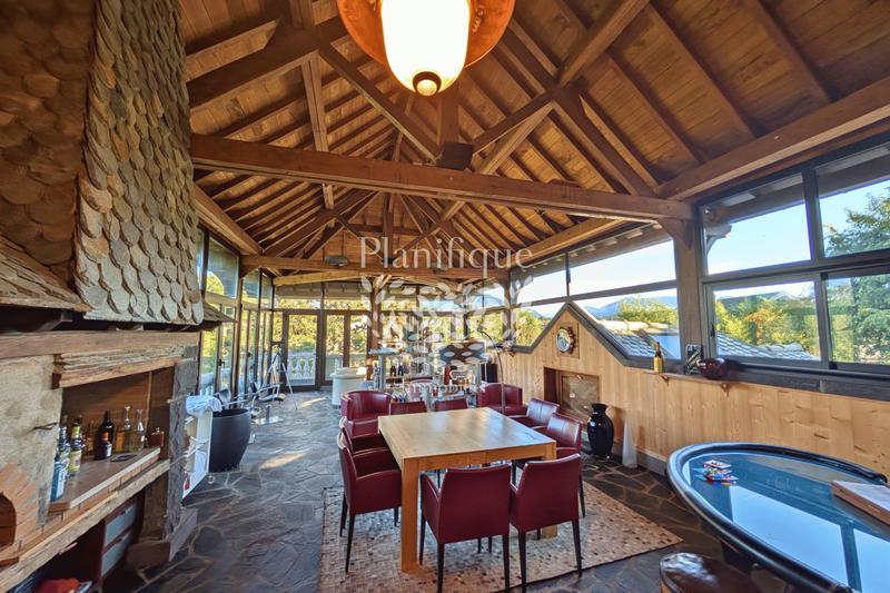 Villa - 469 m² - 10 pièces