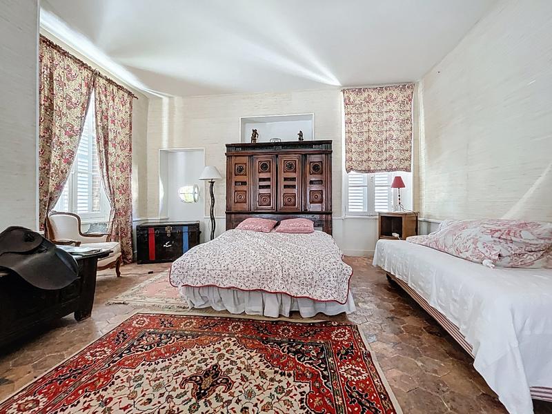 Maison de maîtres - 314 m² - 12 pièces