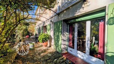 Propriété - 330 m² - 6 pièces