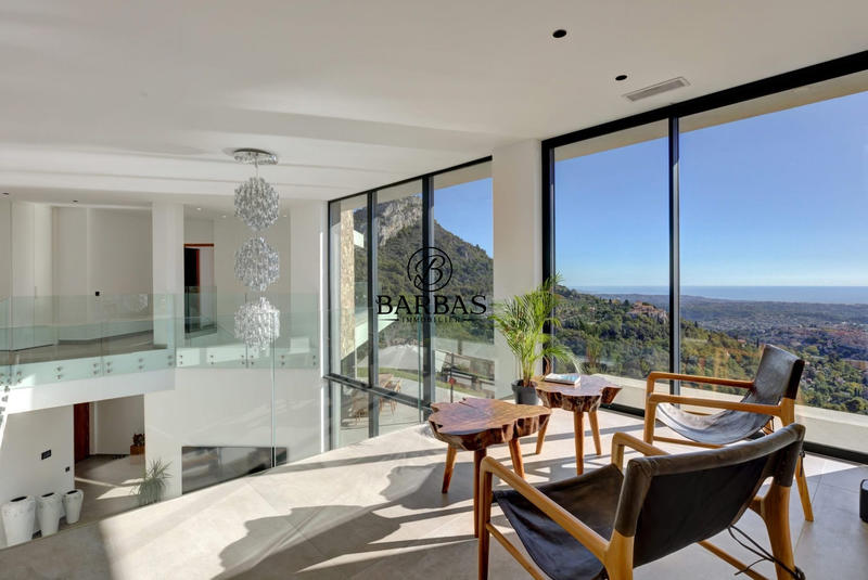 Maison - 445 m² - 8 pièces