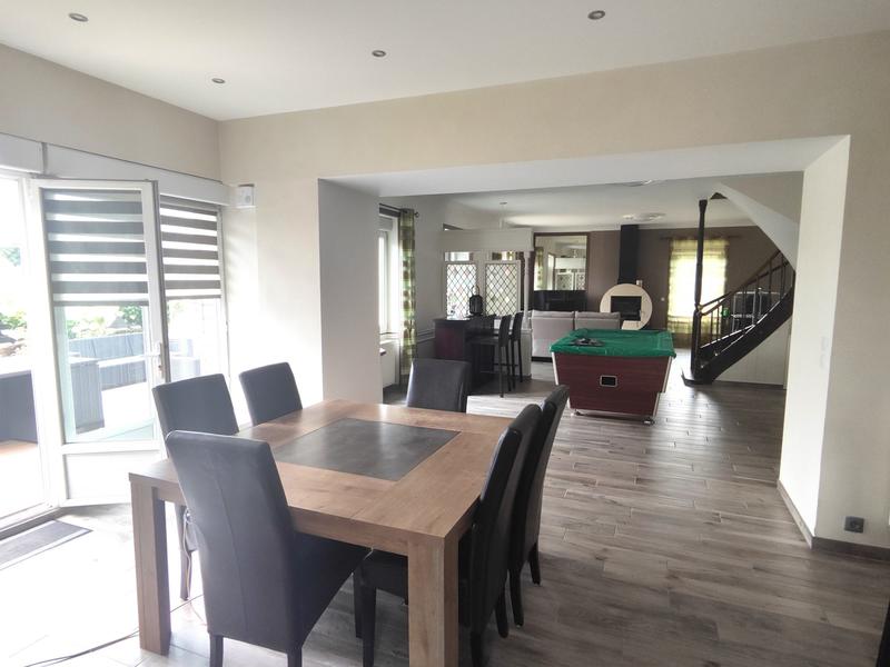 Maison - 305 m² - 9 pièces