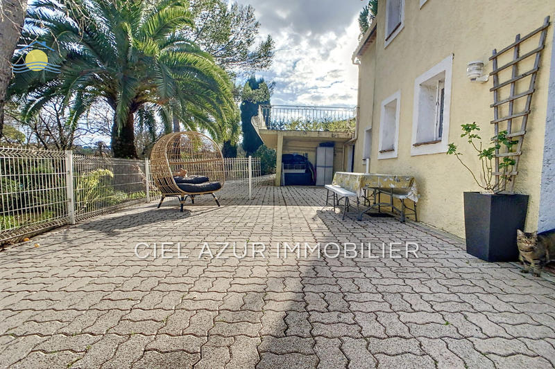 Maison - 211 m² - 6 pièces