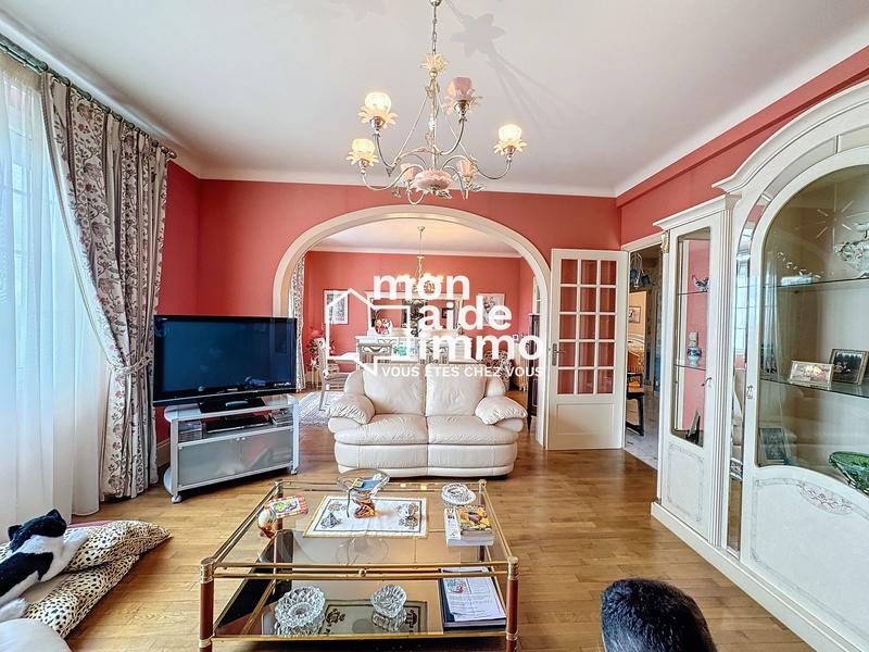 Maison - 300 m² - 15 pièces