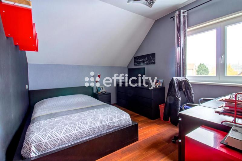 Maison - 214 m² - 8 pièces