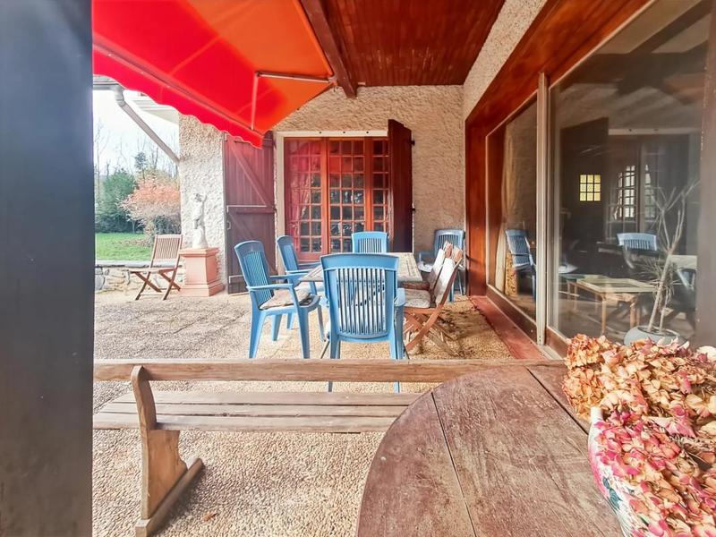 Demeure - 325 m² - 11 pièces