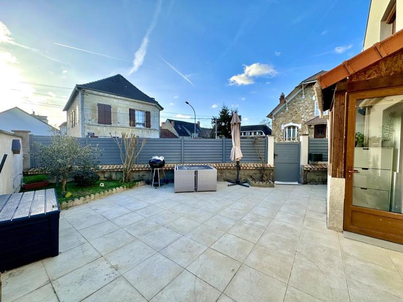 Maison - 140 m² - 5 pièces