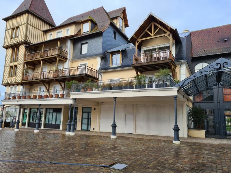 Local commercial - 99 m²