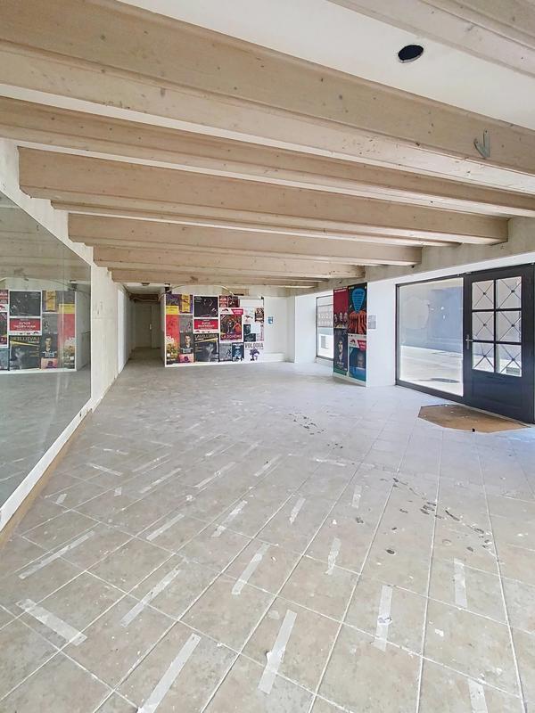 Local commercial - 115 m² - 3 pièces