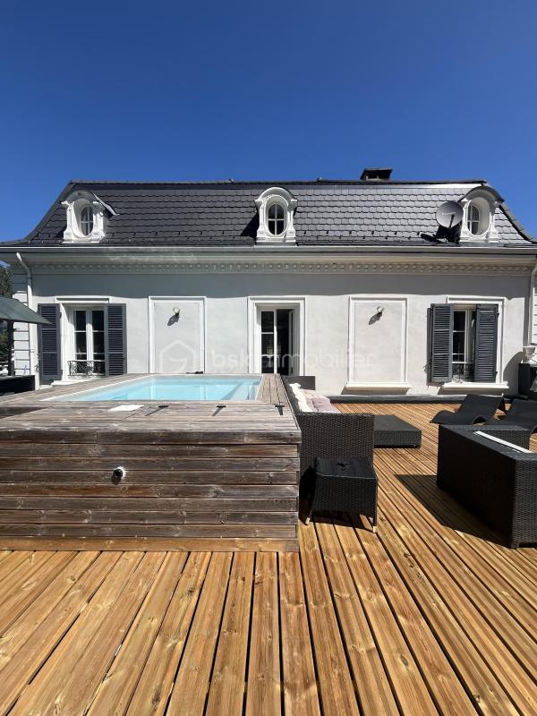 Appartement - 246 m² - 6 pièces