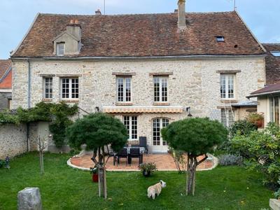 Maison - 180 m² - 9 pièces