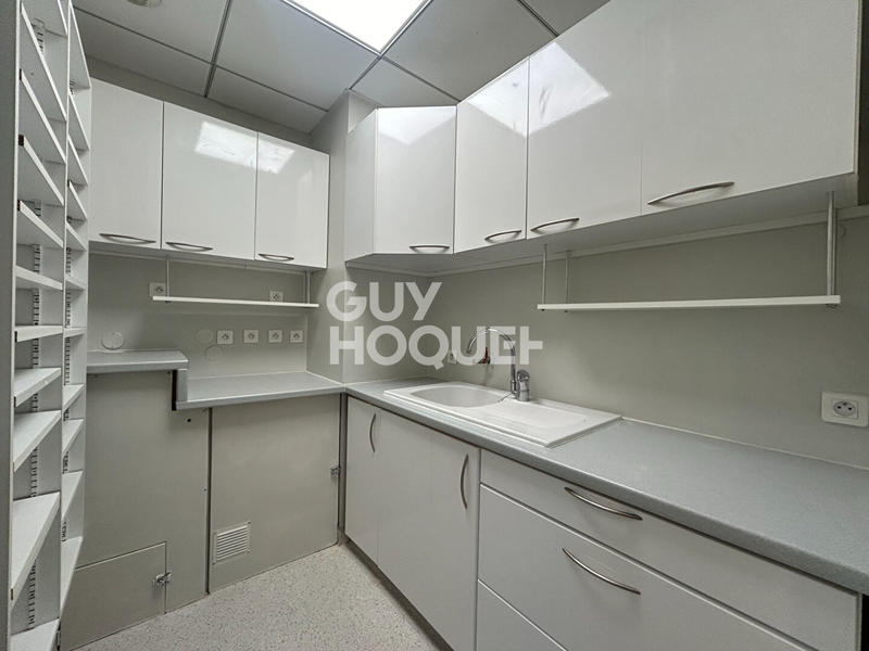 Local d'activité / Entrepôt - 58 m² - 4 pièces