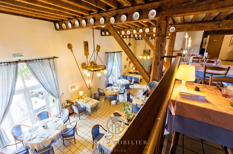 Propriété - 1 457 m² - 34 pièces