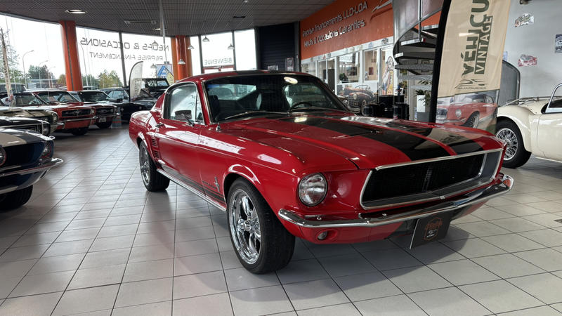 Ford Mustang Fastback Rouge 1967 Code a 289 Ci V8 Boite Meca