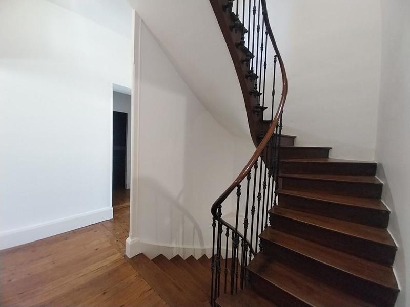 Maison - 287 m² - 9 pièces