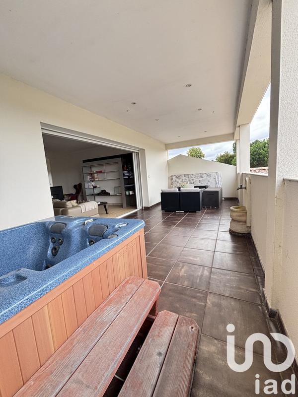 Maison - 250 m² - 8 pièces