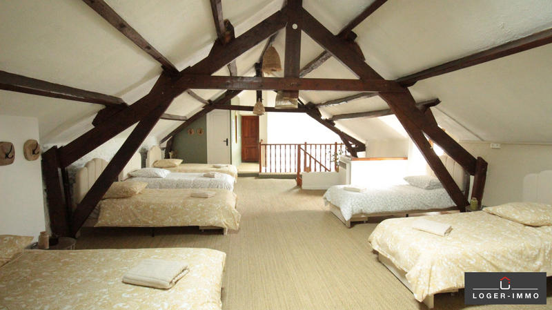 Maison - 302 m² - 9 pièces