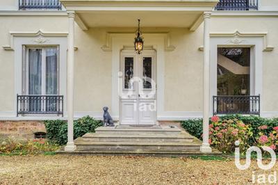 Maison - 323 m² - 11 pièces