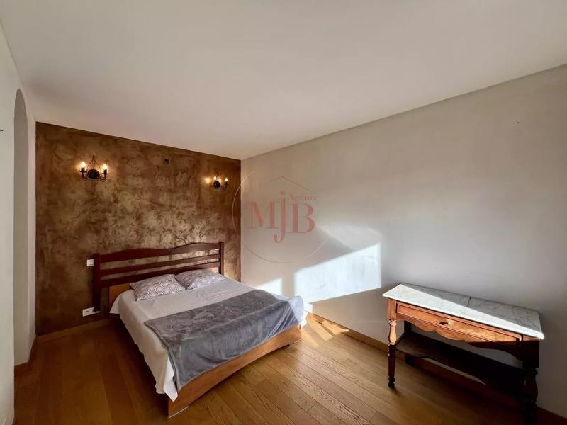 Maison de village - 245 m² - 8 pièces