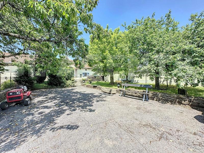 Maison de village - 284 m² - 13 pièces