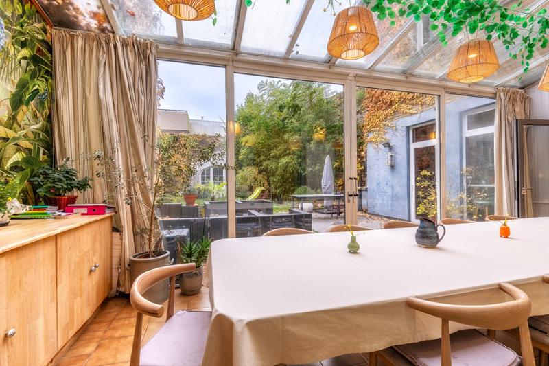 Maison - 360 m² - 9 pièces