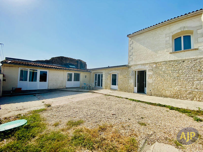 Maison - 211 m² - 7 pièces