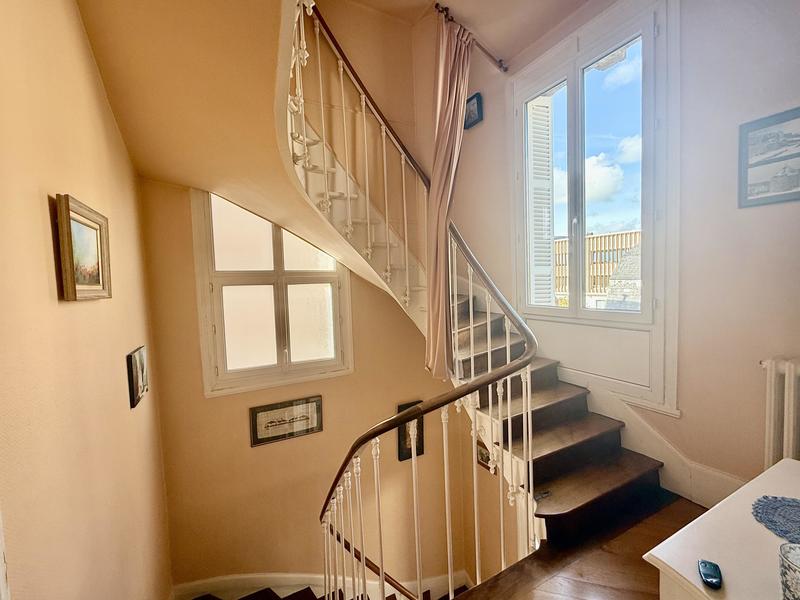 Maison - 160 m² - 8 pièces