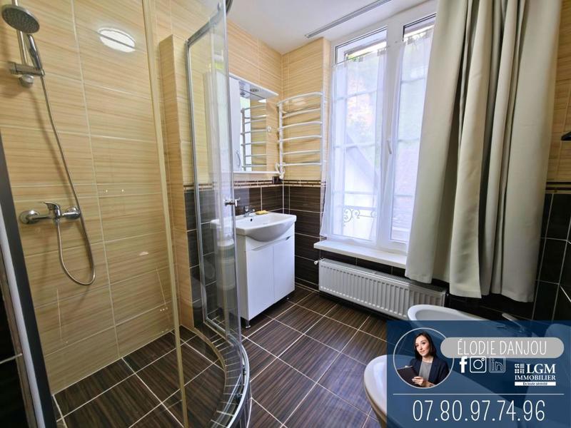 Maison - 215 m² - 7 pièces