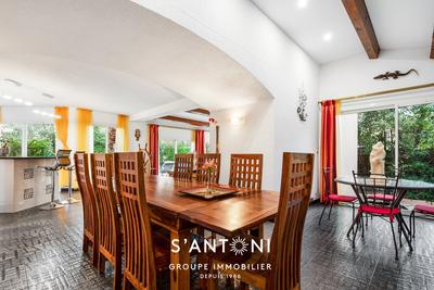 Maison - 198 m² - 5 pièces