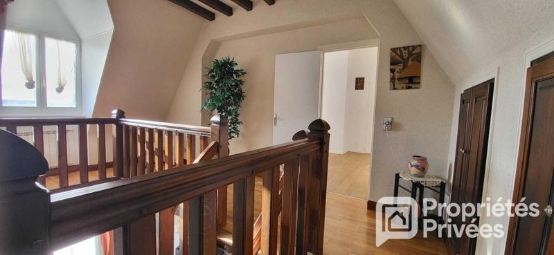 Maison - 215 m² - 9 pièces