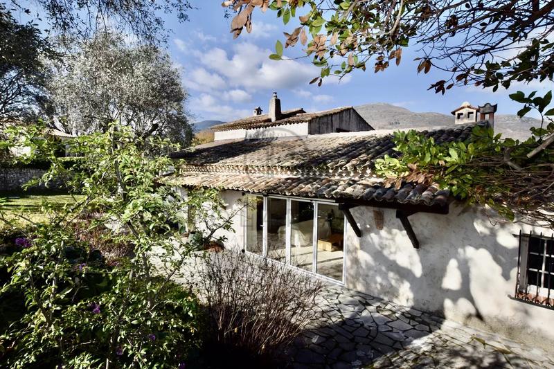 Villa - 240 m² - 6 pièces