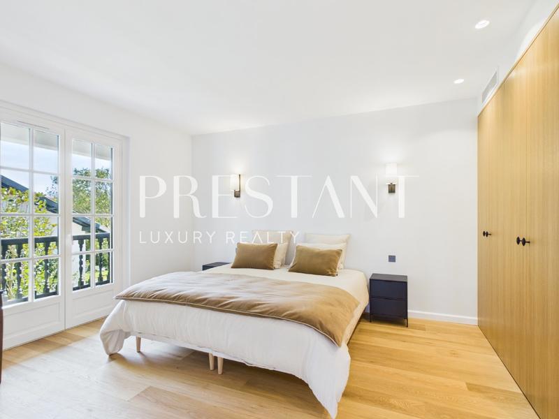 Maison - 290 m² - 8 pièces