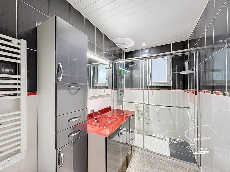 Maison - 168 m² - 8 pièces