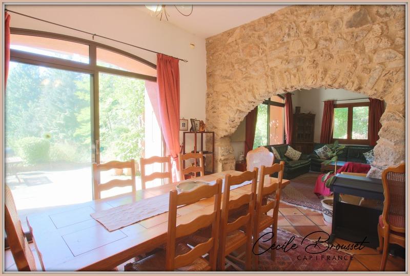 Mas - 274 m² - 10 pièces