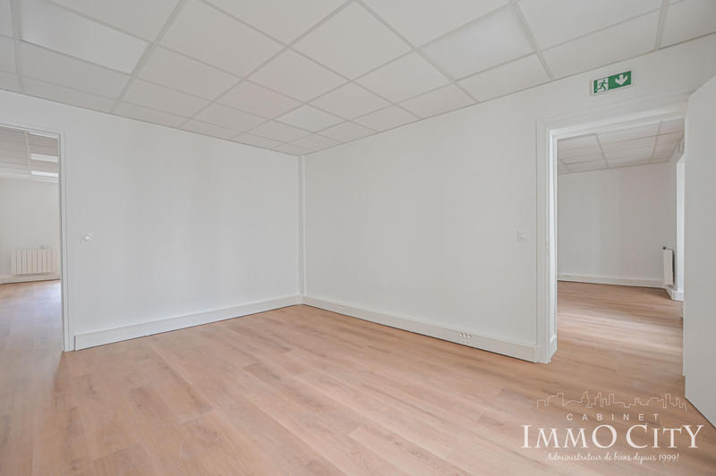 Bureau - 150 m² - 6 pièces