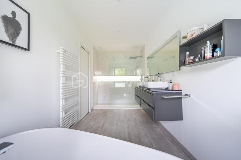 Maison - 293 m² - 8 pièces