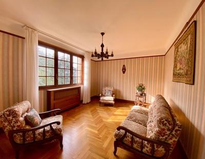 Maison - 384 m² - 9 pièces