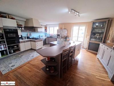 Maison - 205 m² - 7 pièces