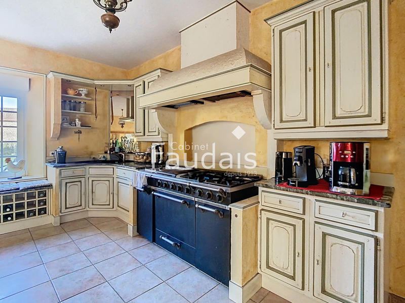 Maison - 382 m² - 13 pièces